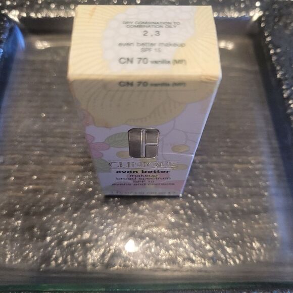 Clinique Even Better Makeup - Broad Spectrum SPF 15 - Cream 1 oz. - Picture 3 of 3